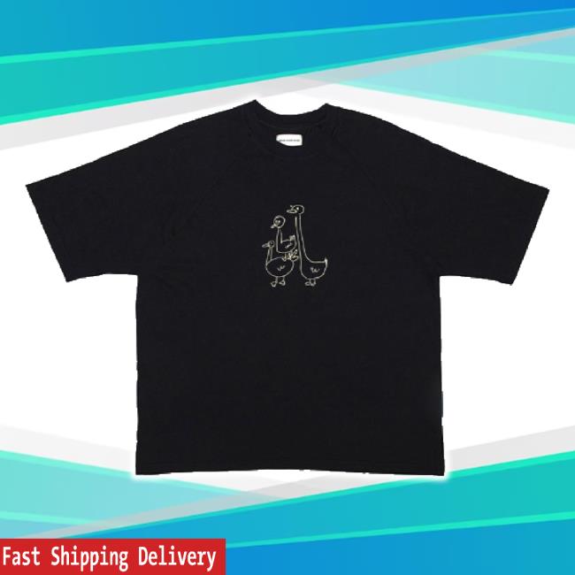 Trending Duck Duck Goose Store Merch Duck Duck Goose Logo Raglan Short Sleeve Hoodie Sweatshirt – Black Duckduckgoosestore Shop